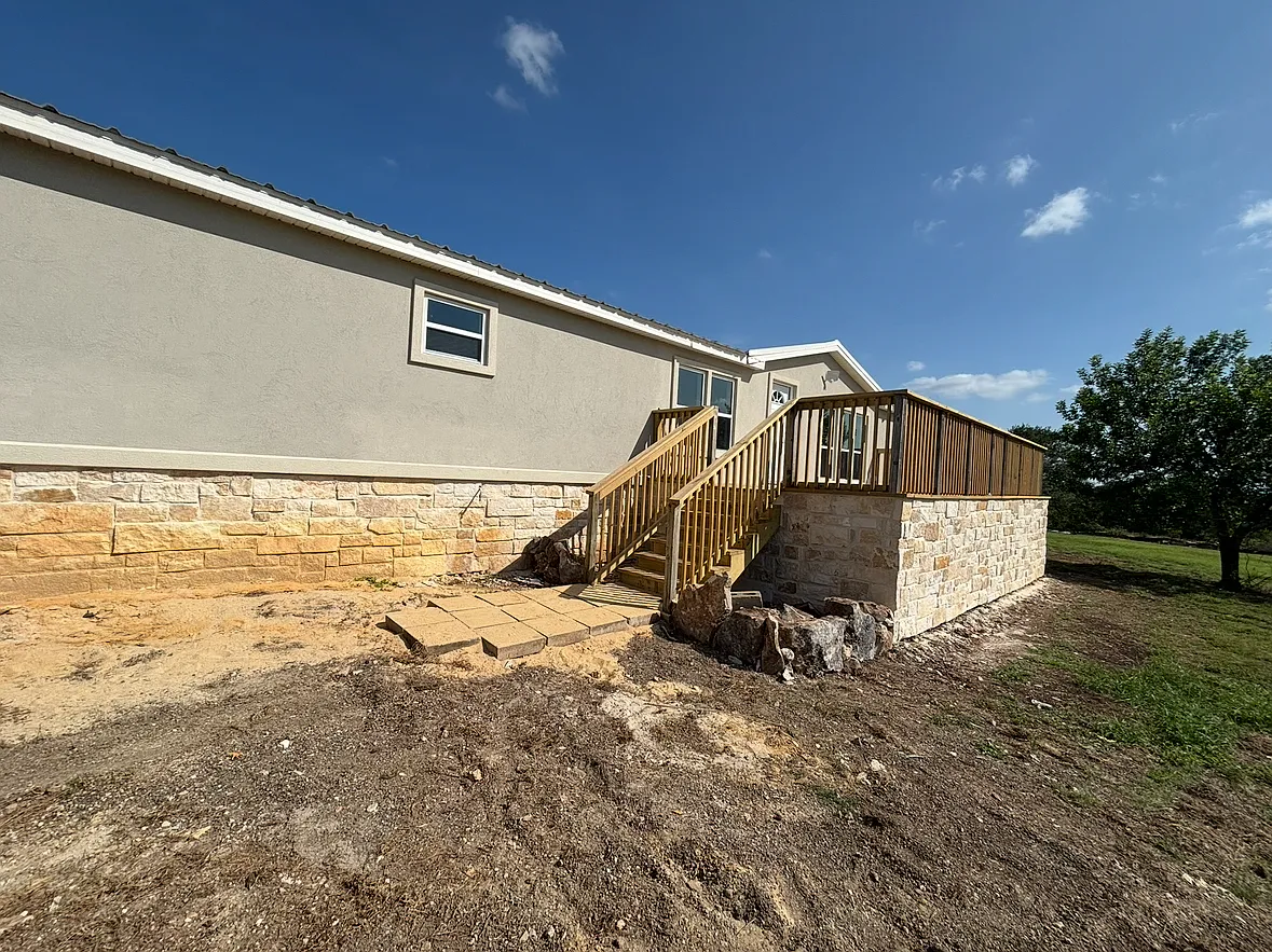 4 bed, 2052 sqft, $2,000 — Photo 1