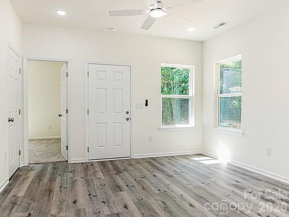 3rd image of 4470 Kingsbury Rd