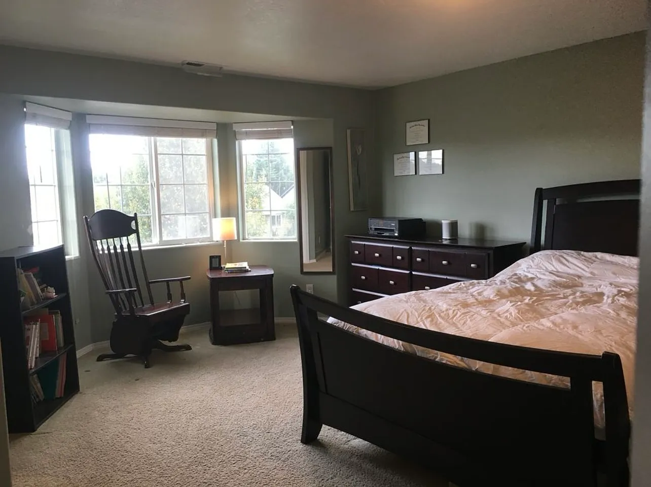 3 bed, 2054 sqft, $3,000 — Photo 2
