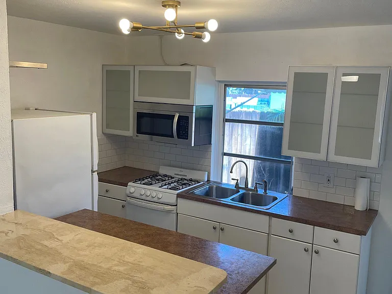 1425 Madison St #C — Photo 10