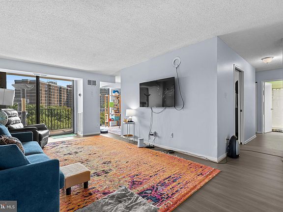 4th image of 2300 Pimmit Dr APT 1012
