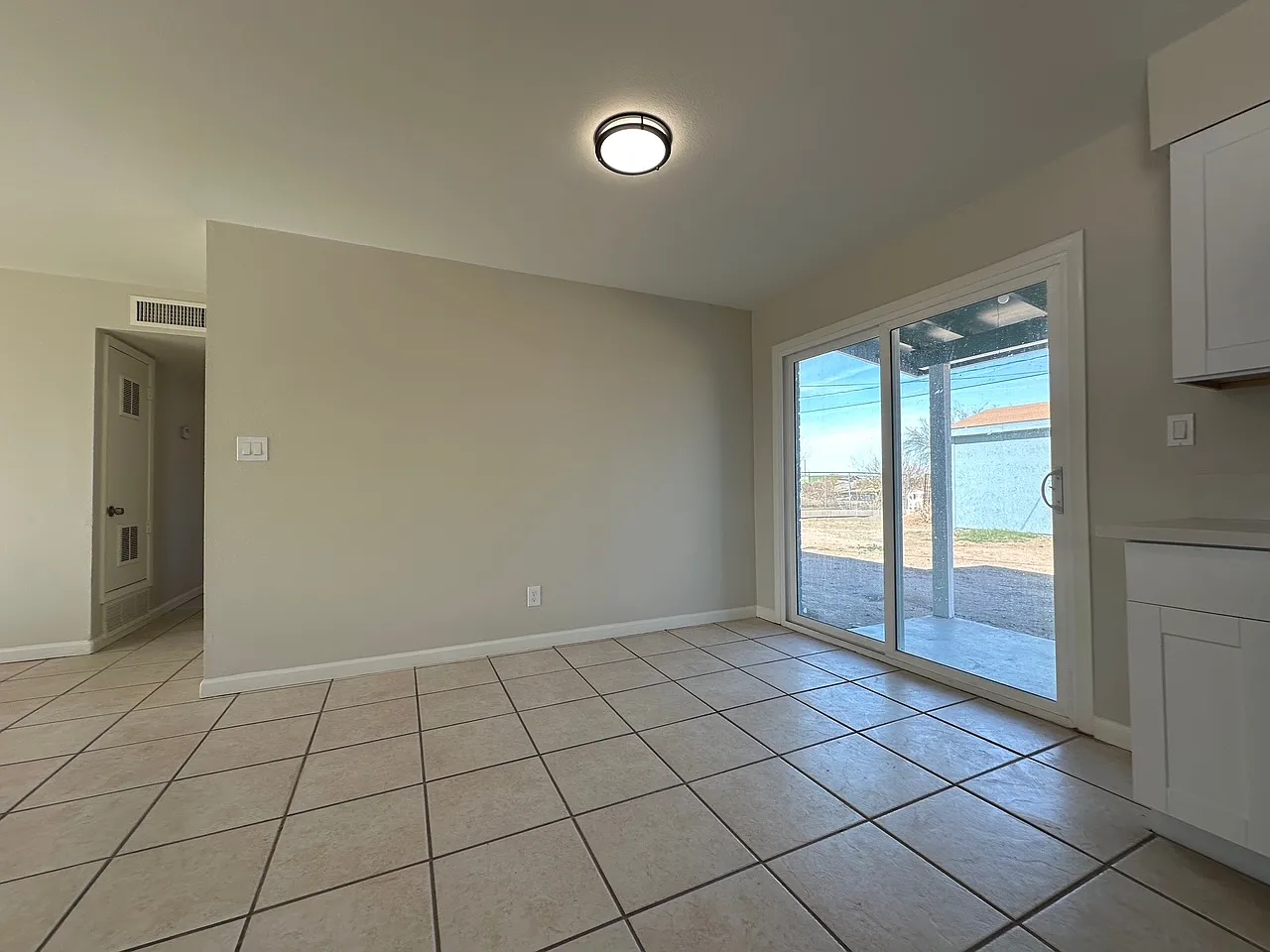 4 bed, 1386 sqft, $1,500 — Photo 4