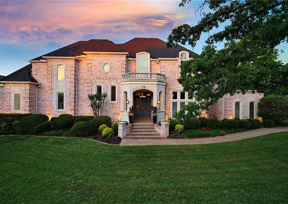 1st image of 312 Augusta Ct