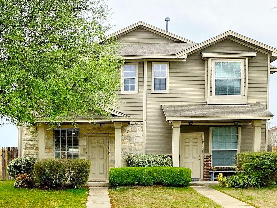 Street view of Unit B (right side). Dedicated fenced in side yard, washer and dryer, 2 car garage, 3 bedroom 2.5 bath with upgraded kitchen and baths.