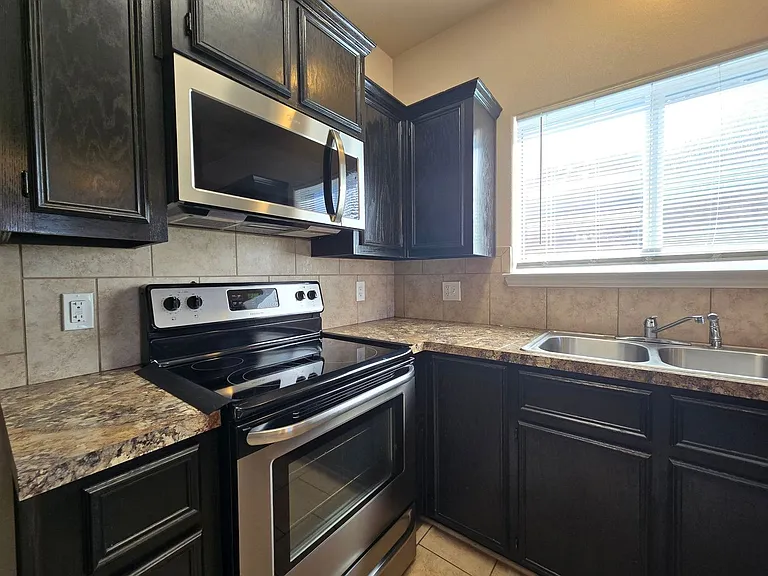 1101 Grace Point Dr #B — Photo 5