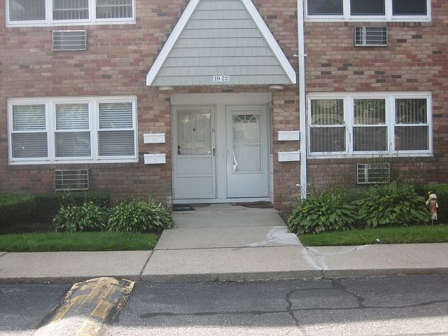 1st image of 100 Connetquot Ave APT 2