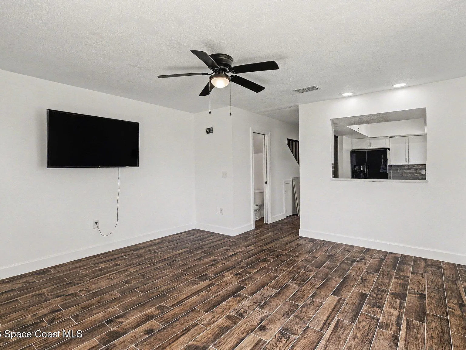 2 bed, 1.5 bath, 1500 sqft, $1,650 — Photo 3