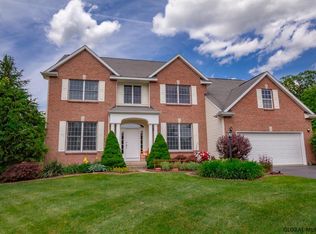 10 Wallbrook Ct, Cohoes, NY 12047
