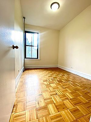 4th image of 527 E 78th St APT 4D