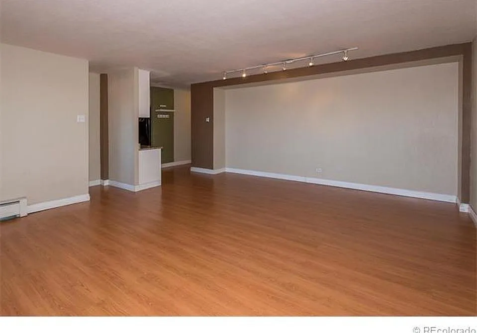1029 E 8th Ave — Photo 3