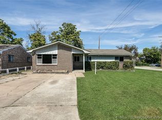 8829 E 2nd St, Tulsa, OK 74112