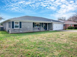 7833 Abbott Dr, White Settlement, TX 76108