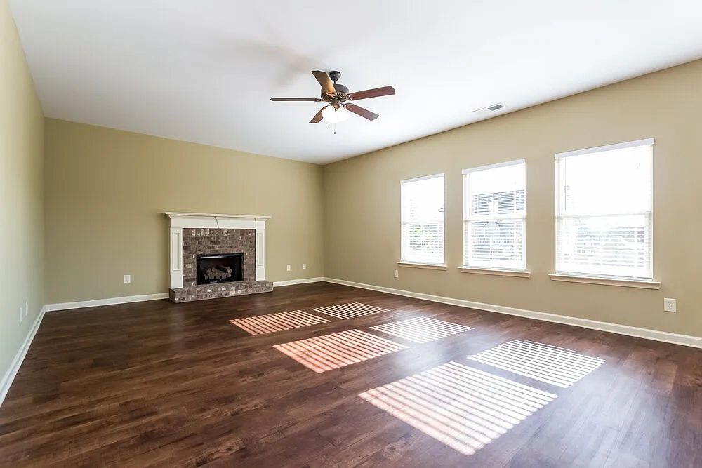 4 bed, 2.5 bath, 2002 sqft, $2,260 — Photo 3