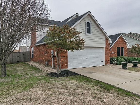 3rd image of 706 Valley Mills Dr