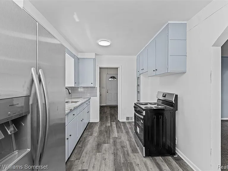 99 Tacoma Dr — Photo 9