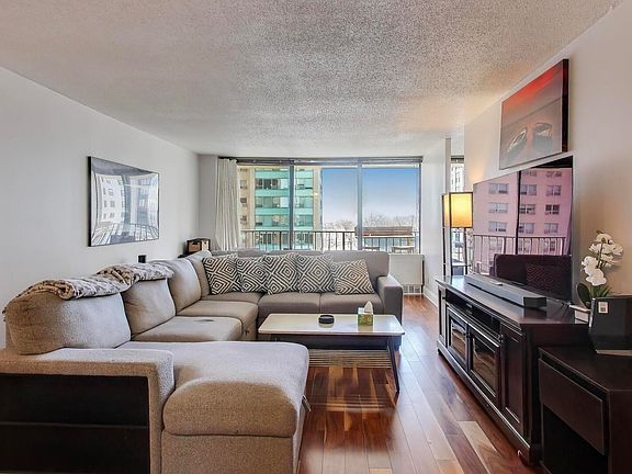 3rd image of 3150 N Sheridan Rd APT 4B