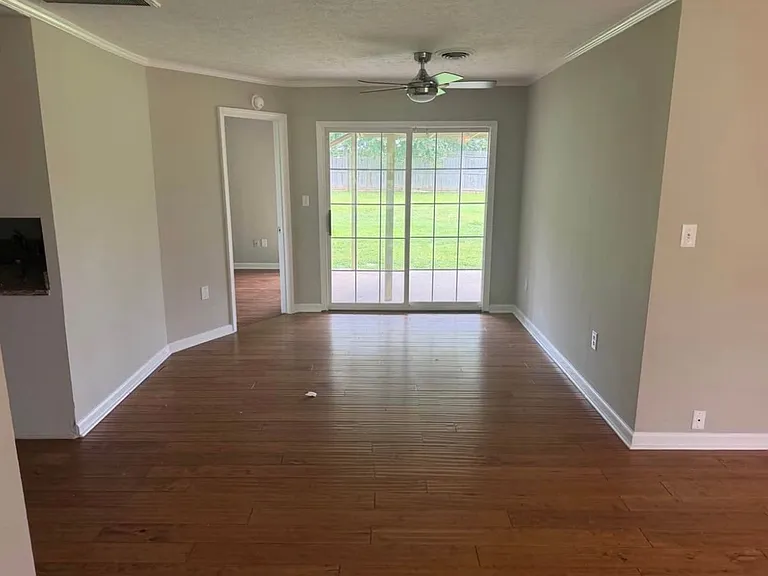 453 Dorchester Dr — Photo 7