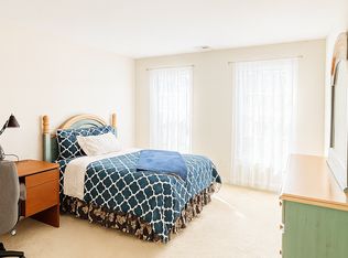 3 Goodwin Pl #2, Avon, CT 06001