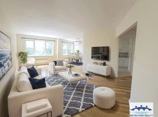 14237 Horace Harding Expy #2R, Flushing, NY 11367