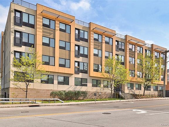 2nd image of 68 Lake St APT 305