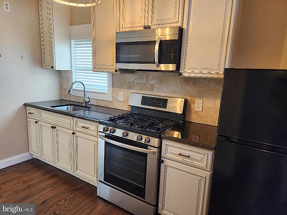 4th image of 20 W College Ave APT 2