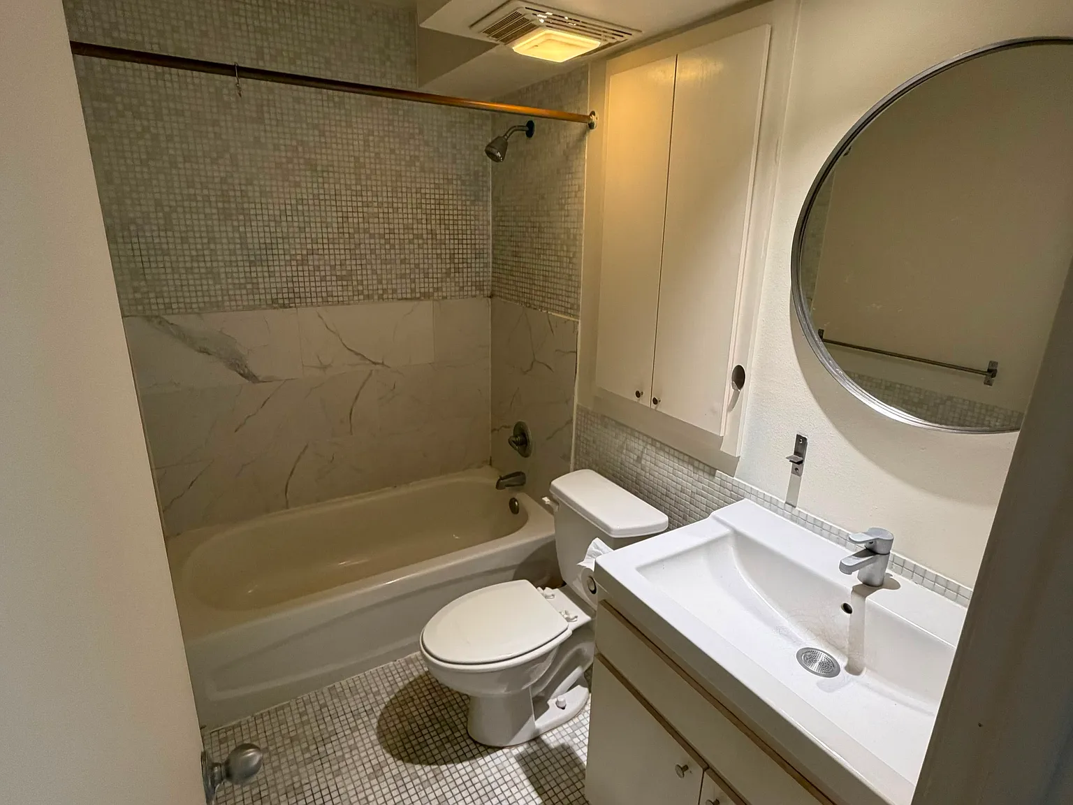 3 bed, 1.5 bath, $900 — Photo 1