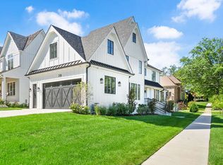 38 Gilbert Ave, Clarendon Hills, IL 60514