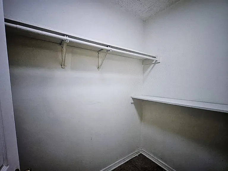 1204 Seneca St — Photo 10