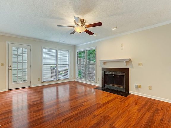 4th image of 19 Park Village Ln Unit B
