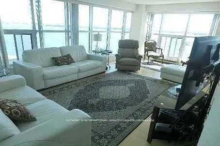 99 Harbour Sq — Photo 4
