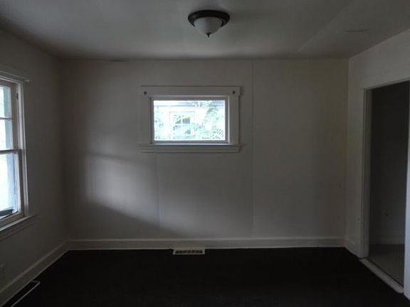 2nd image of 942 Cameron Ave