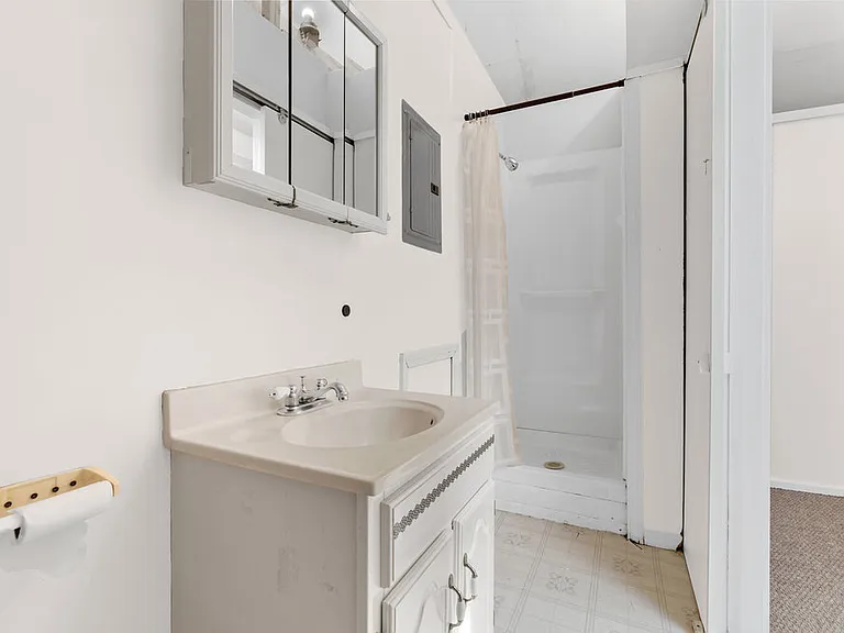Full bath #2 - loft area