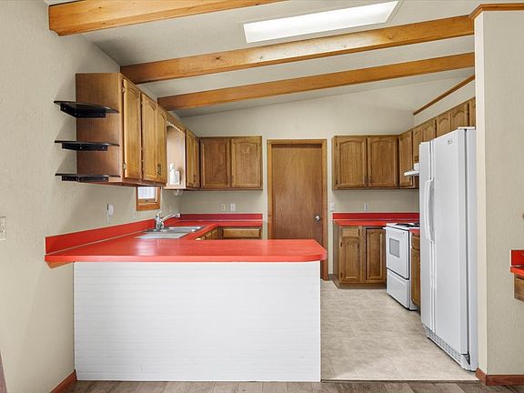 5th image of 2324 Lampman Dr