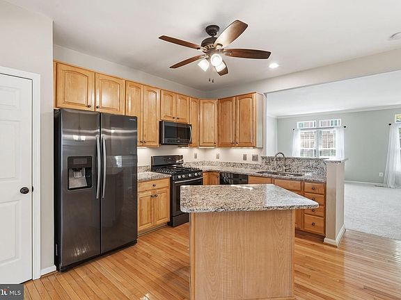 5th image of 5013 Waple Ln