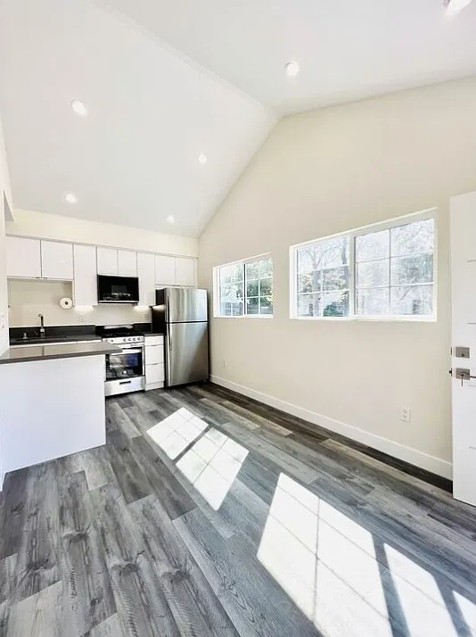 1 bed, 500 sqft, $1,995 — Photo 4