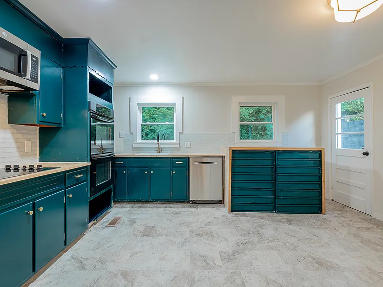 516 Moonhollow Ln — Photo 12