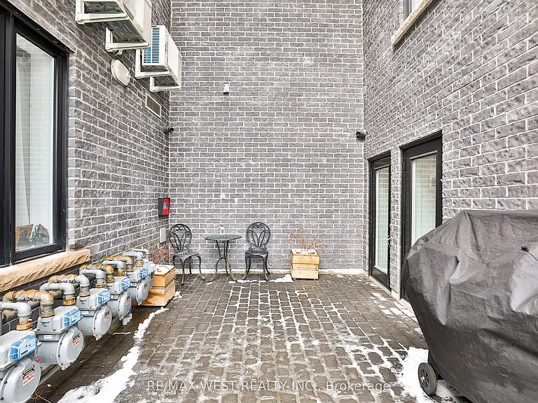 1745 Keele St #4 — Photo 24