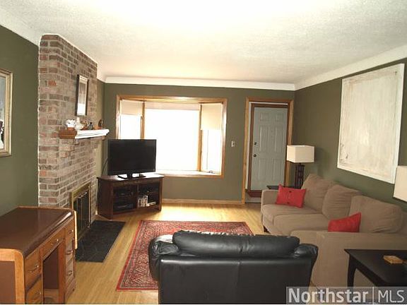 3rd image of 638 10th Ave N
