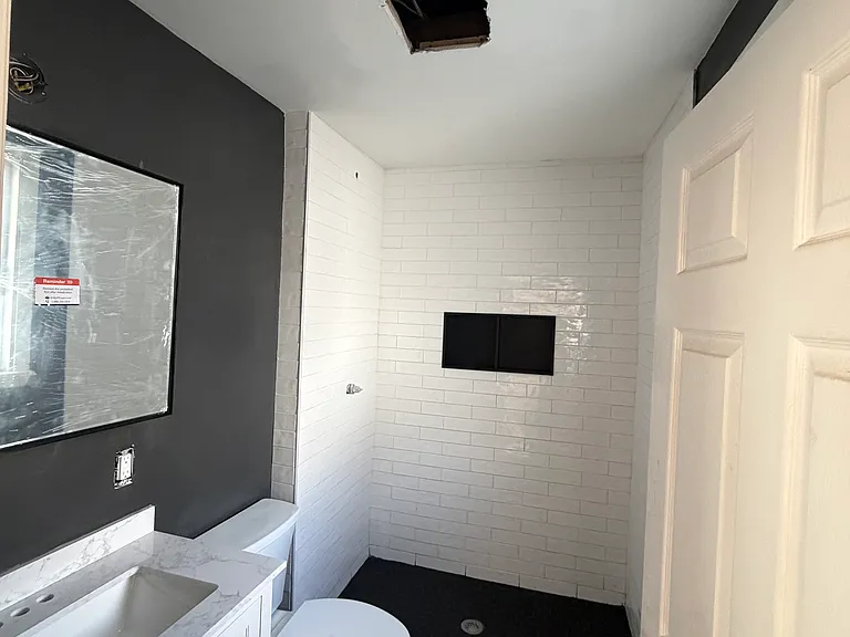 310 W Scott St #A — Photo 6