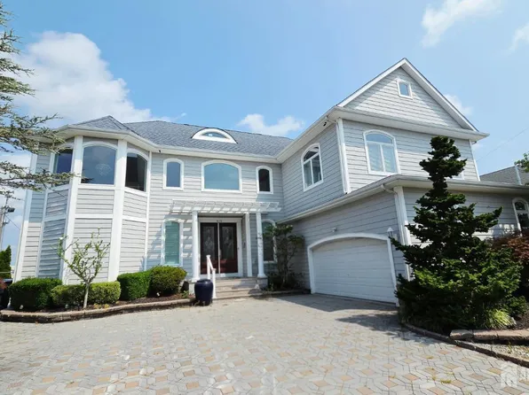 3110 Windsor Ave, Toms River, NJ 08753