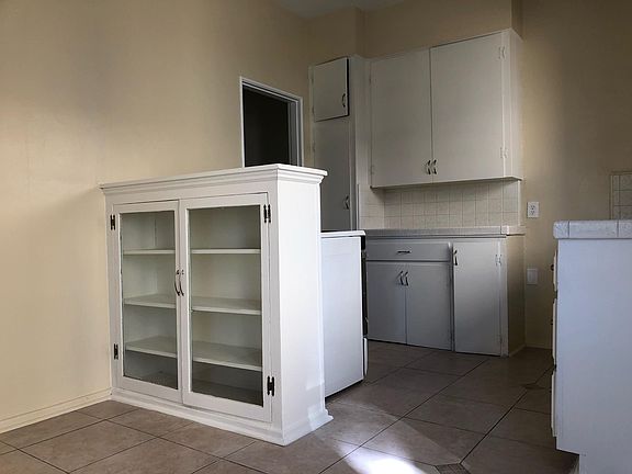 3rd image of 710 E Chevy Chase Dr #4