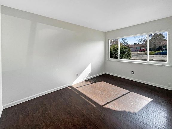 5th image of 7439 Summer Ave