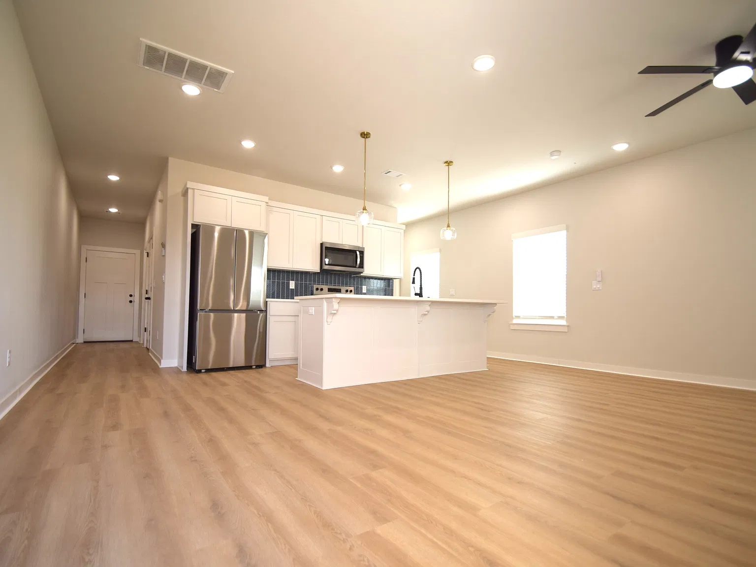 3 bed, 2.5 bath, 1650 sqft, $1,545 — Photo 4