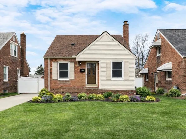 1066 17th St, Wyandotte, MI 48192