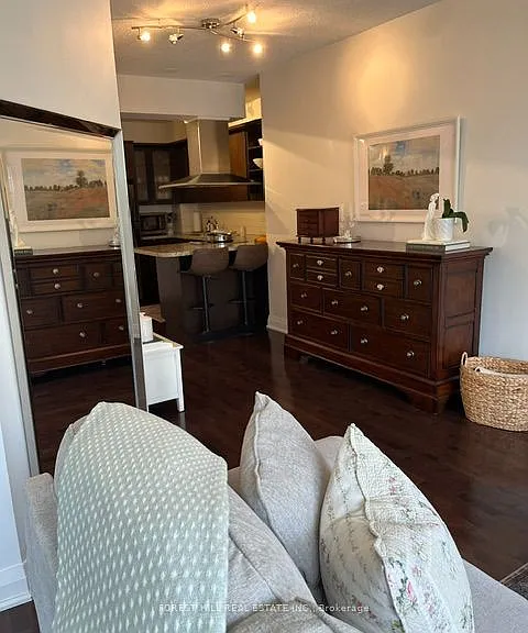 1430 Yonge St #203 — Photo 12
