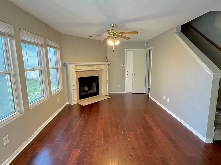 2702 Verbena Loop — Photo 9