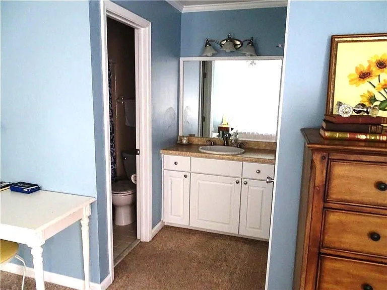 410 Forestgate Ct — Photo 16