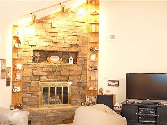4th image of 7309 NW Maple Dr
