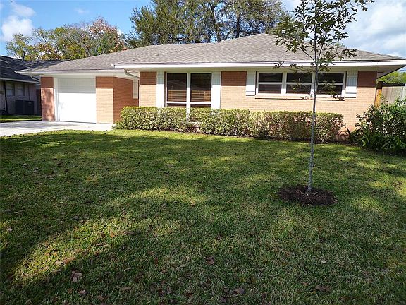 Gorgeous completely remodeled house. Feels like "new"! Never flooded. Clean, move-in condition. Shows very well. Not your typical rental property.