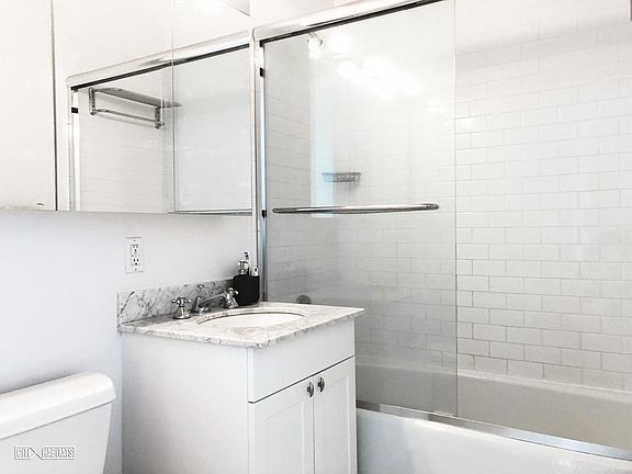 4th image of 4720 Center Blvd APT 1002